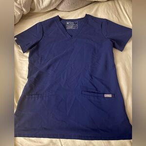 Figs catarina three pocket scrub top